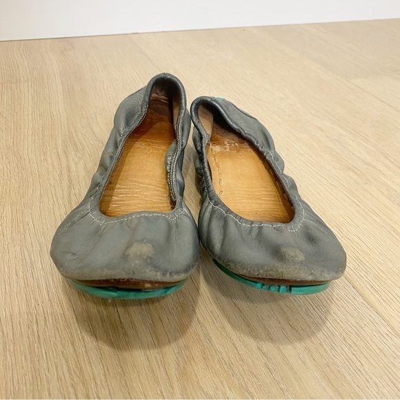 Tieks Metallic Pewter Silver Leather Slip On Ballet Flats Shoes - Picture 6 of 7